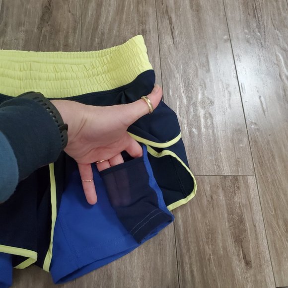 New balance running short with pocket liner tight. Black & Multicolor available - Picture 3 of 7